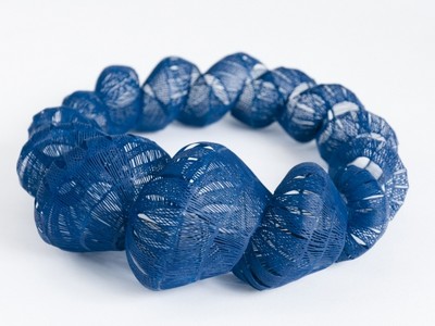 Blaues Spiralcollier von Alena Willroth