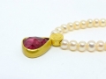 Britta-Ehlich-Perlenkette-mit-rosa-Turmalinanhänger-in-Gold-2
